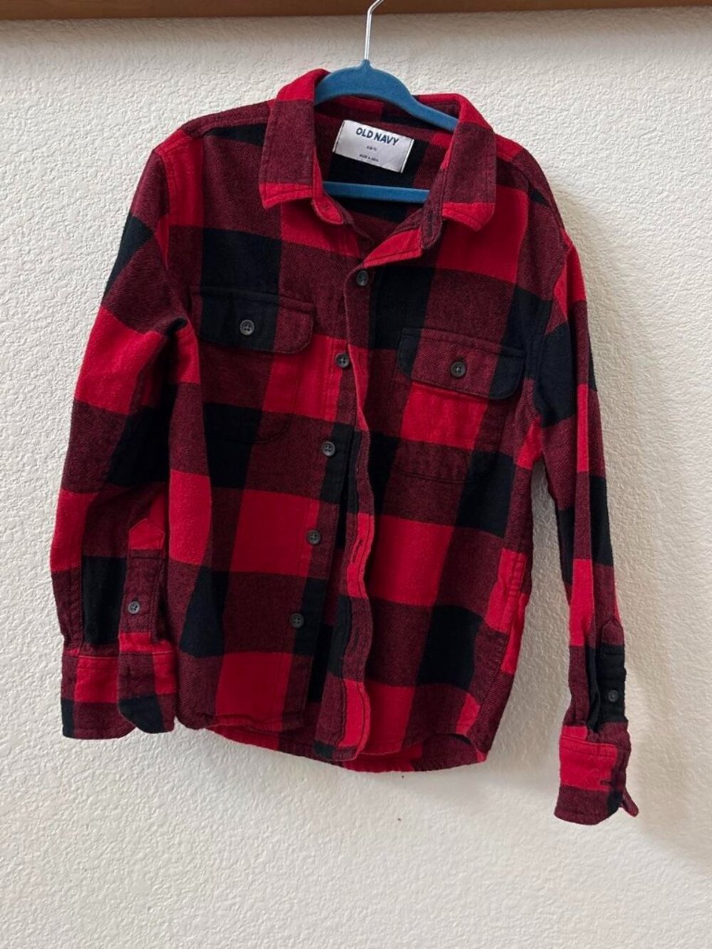 Old Navy Boys Red Black Buffalo Plaid Flannel Shirt Size 6-7 Long Sleeve Button